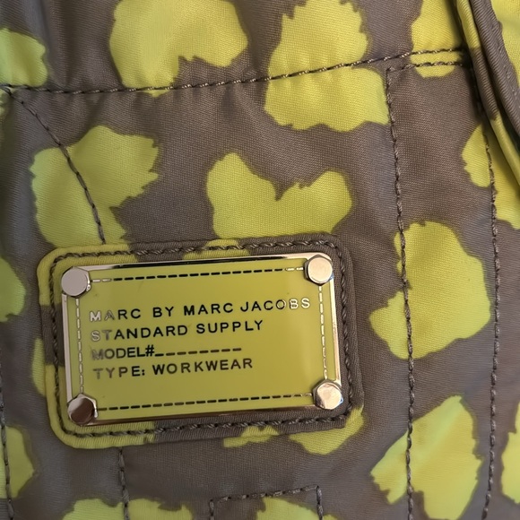 Adorable Marc Jacob’s heart tote - Picture 2 of 4